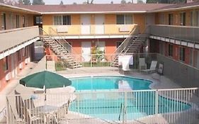 Chateau Inn & Suites